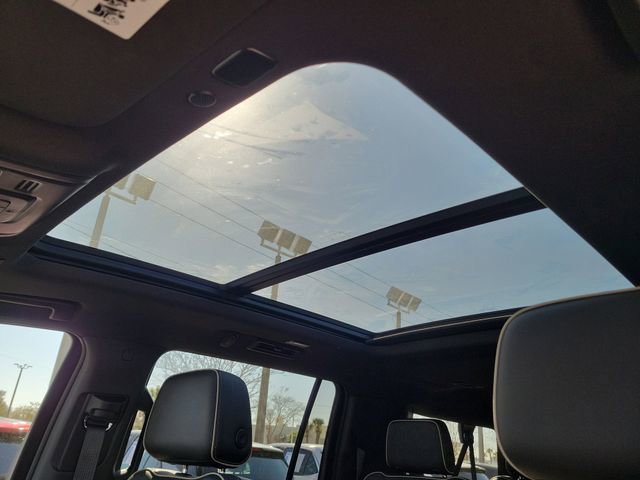 Used 2024 Chevrolet Suburban Premier w/ Premium Package image 41