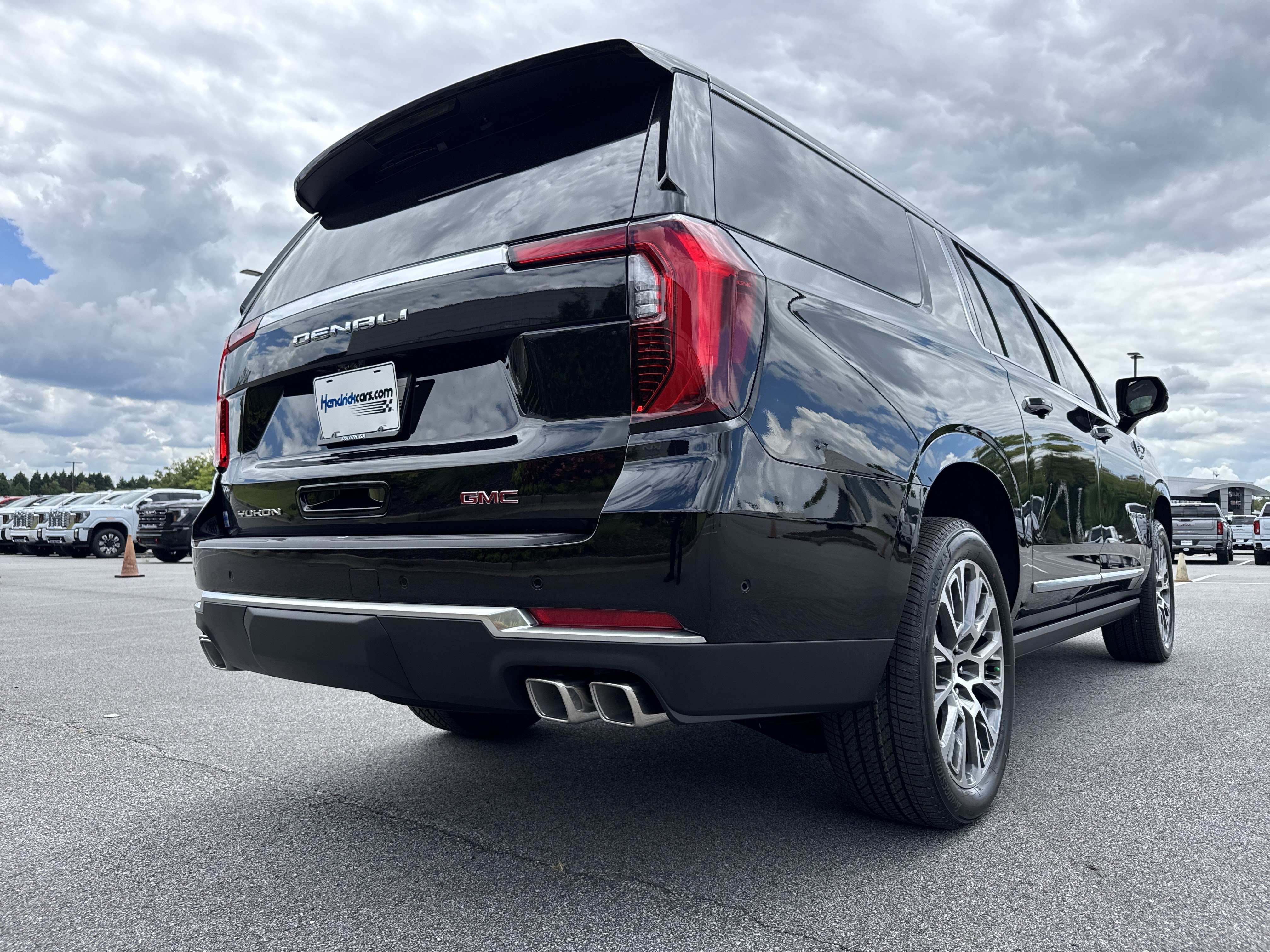 New 2026 GMC Yukon XL Denali w/ Denali Reserve Package AWD/4WD image 10
