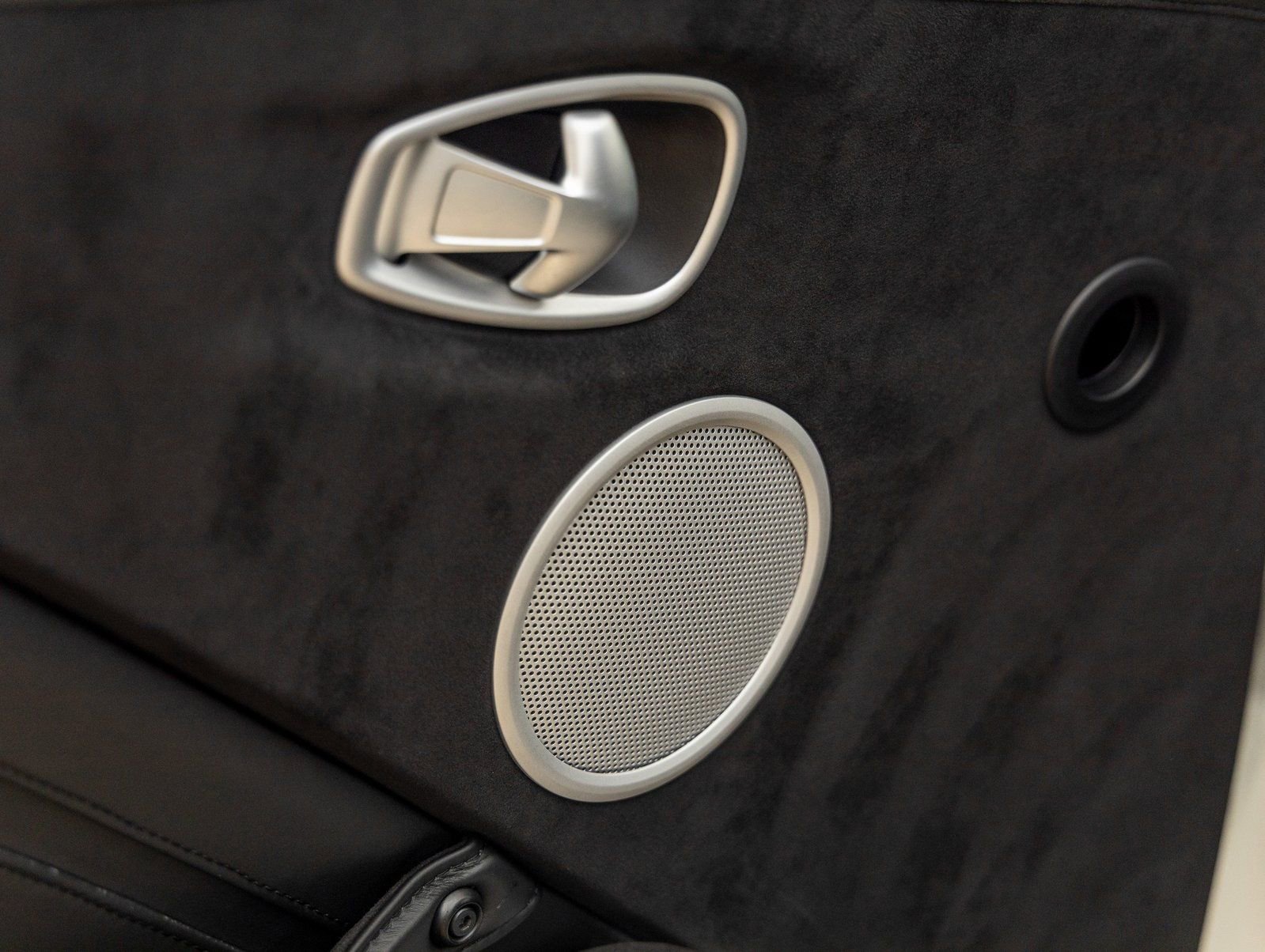 Used 2019 Aston Martin V8 Vantage Coupe image 19