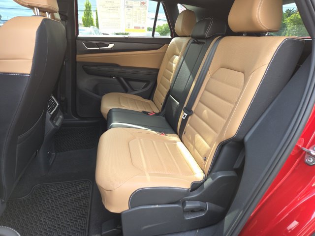 Used 2024 Volkswagen Atlas Cross Sport SEL R-Line w/ Adventure Package AWD/4WD image 11