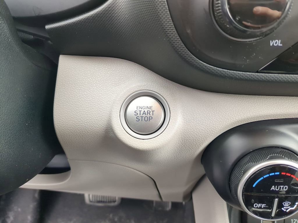 Used 2025 Hyundai Venue SEL image 19