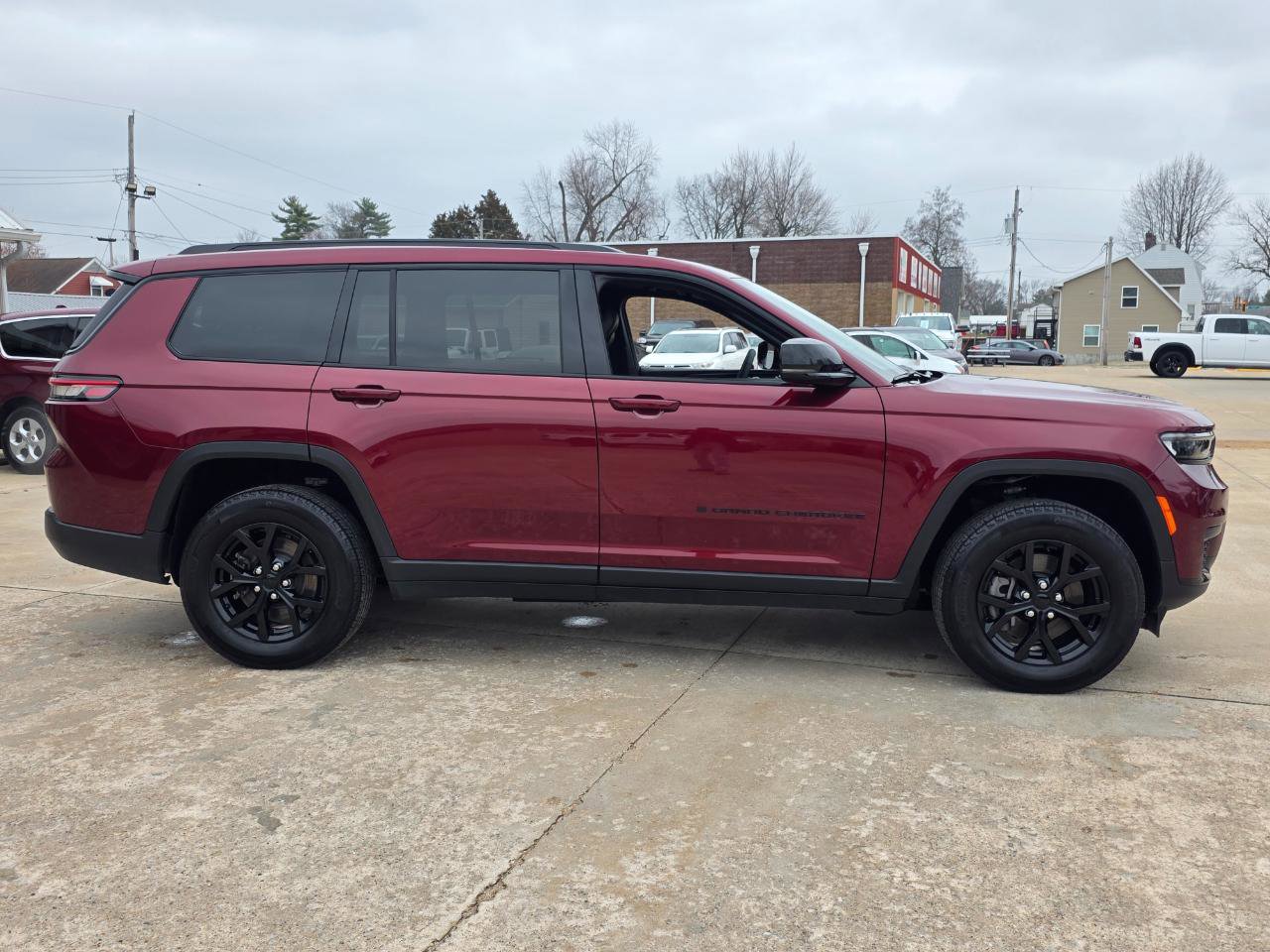 Used 2024 Jeep Grand Cherokee L Altitude image 25