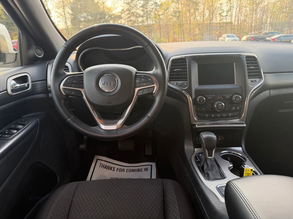 Used 2021 Jeep Grand Cherokee Laredo image 12