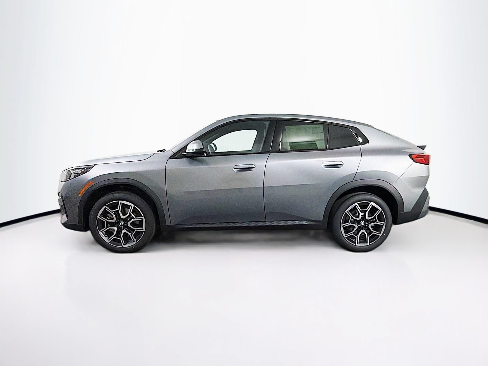New 2026 BMW X2 xDrive28i w/ Convenience Package AWD/4WD image 4