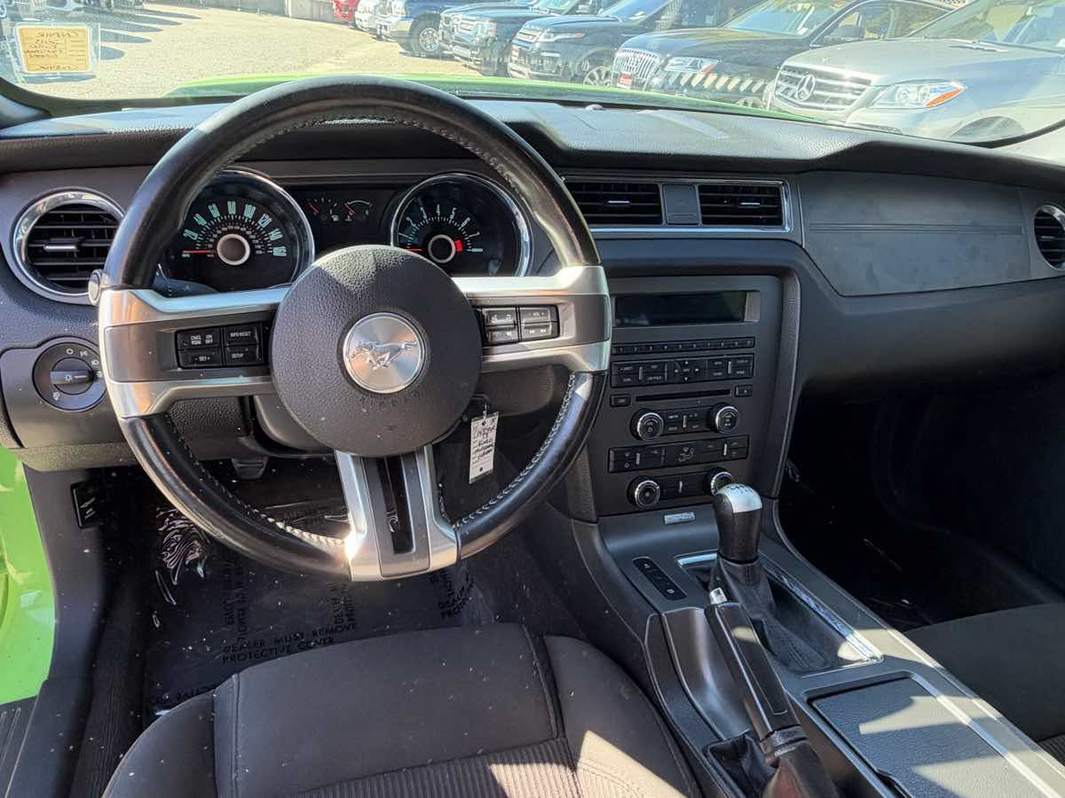 Used 2013 Ford Mustang Coupe RWD image 10