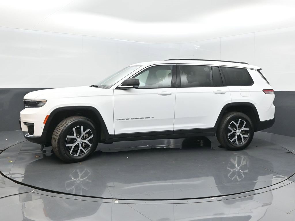 Certified 2024 Jeep Grand Cherokee L Limited w/ Luxury Tech Group II image 4