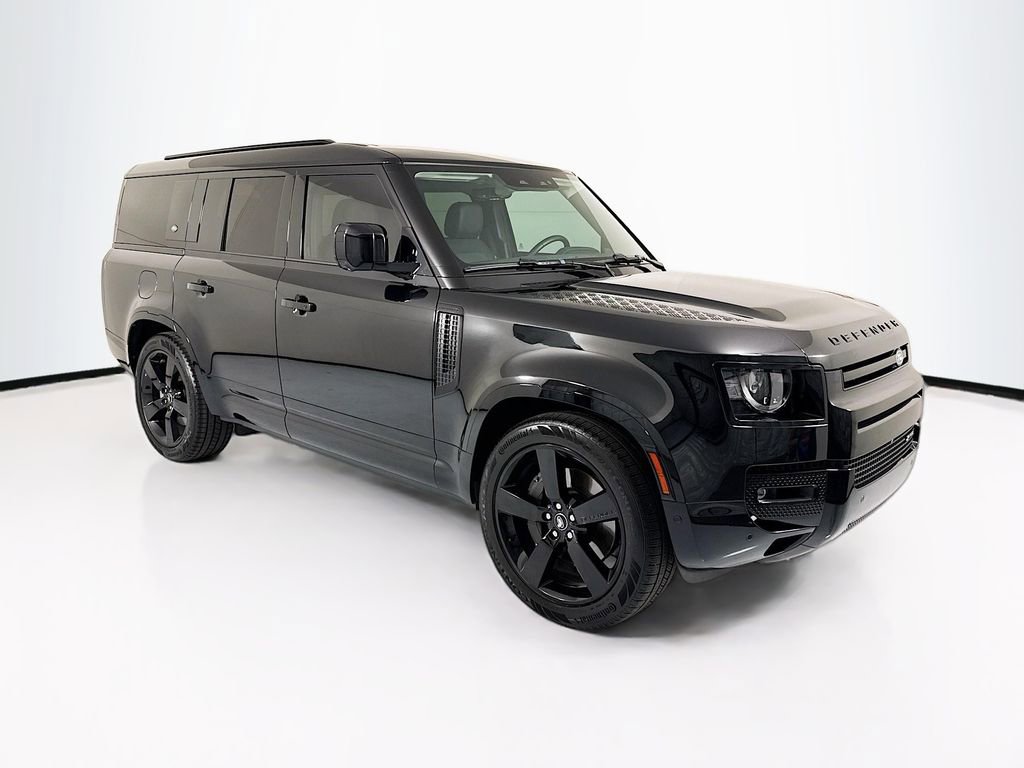 Used 2023 Land Rover Defender 130 X-Dynamic SE image 3