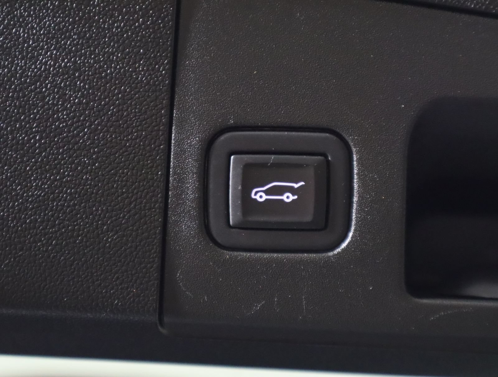 Used 2023 Cadillac XT4 Premium Luxury AWD/4WD image 16