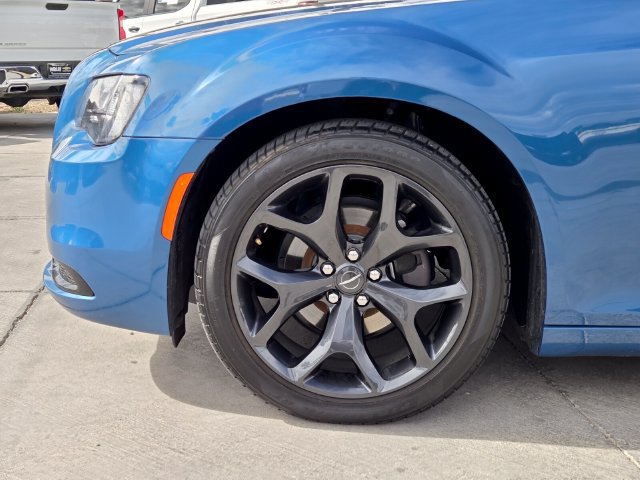 Used 2020 Chrysler 300 Touring w/ Sport Appearance Package RWD image 10