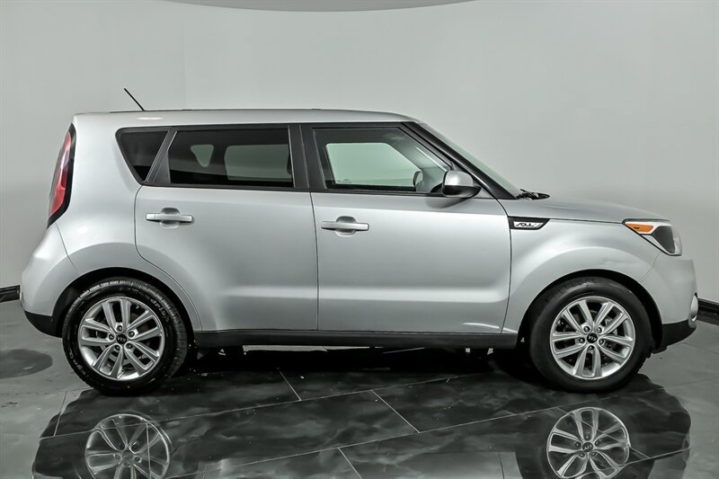 Used 2017 Kia Soul + FWD image 10