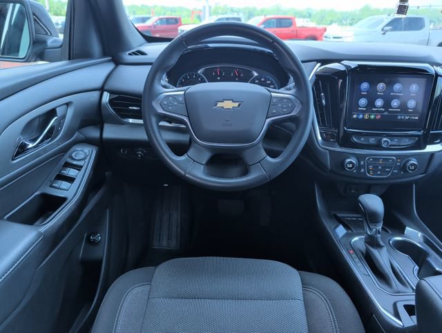 Used 2023 Chevrolet Traverse LT FWD image 2