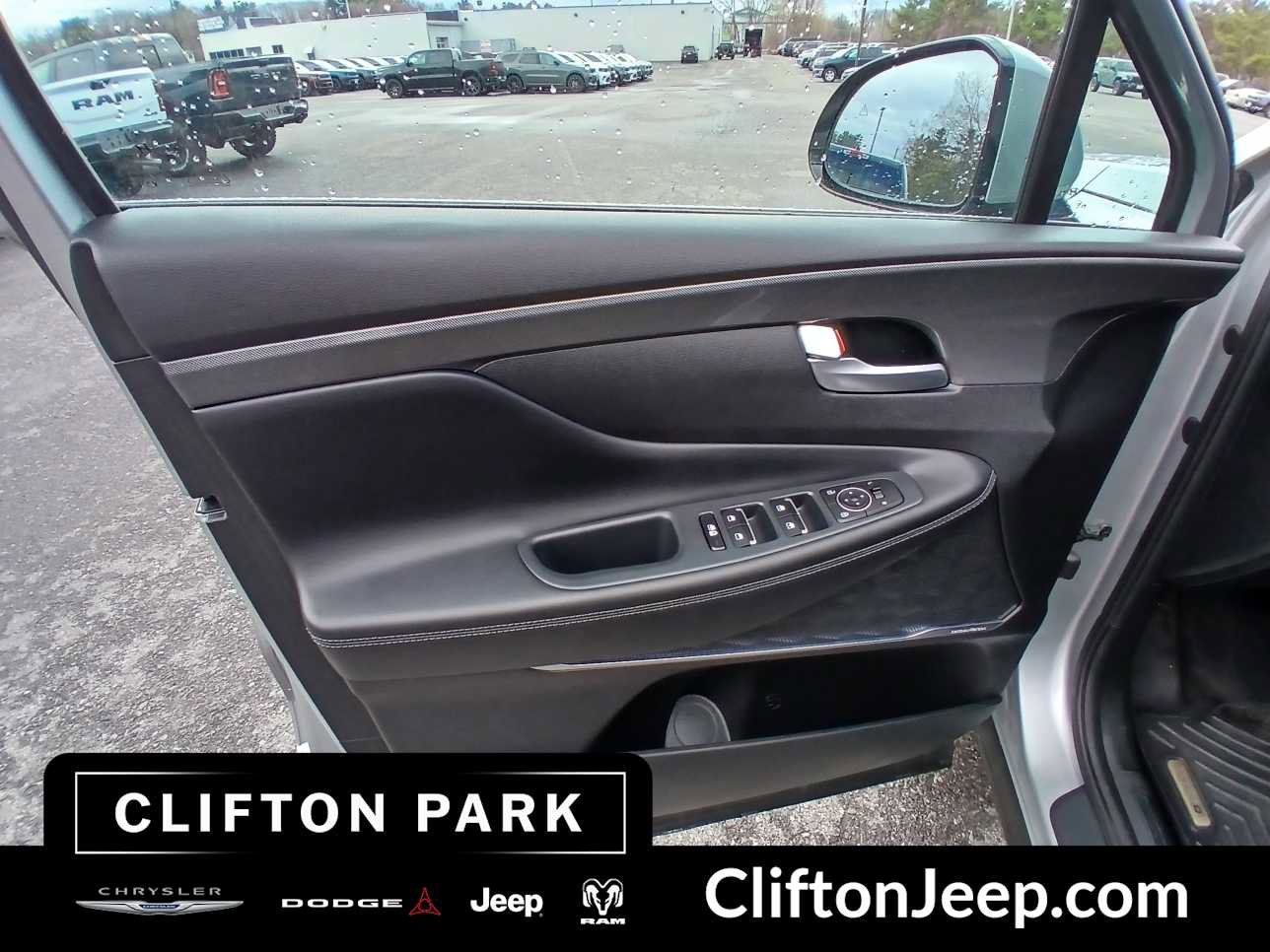 Used 2023 Hyundai Santa Fe SEL w/ Premium Package AWD/4WD image 9