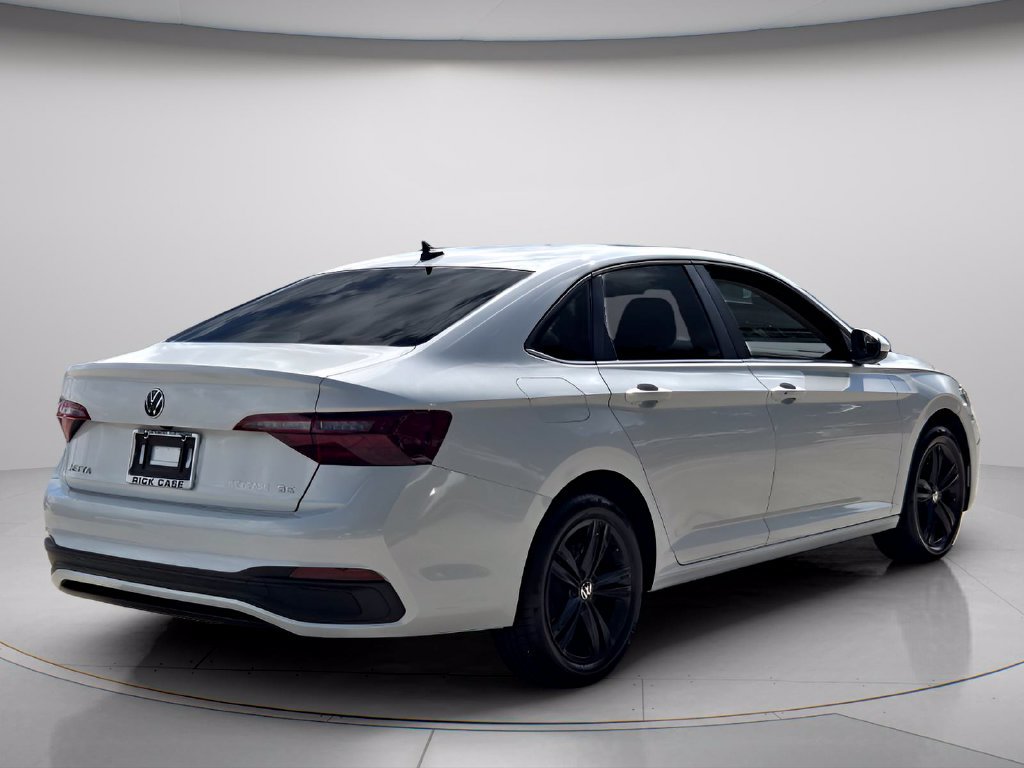 Certified 2024 Volkswagen Jetta SE w/ Panoramic Sunroof Package FWD image 6