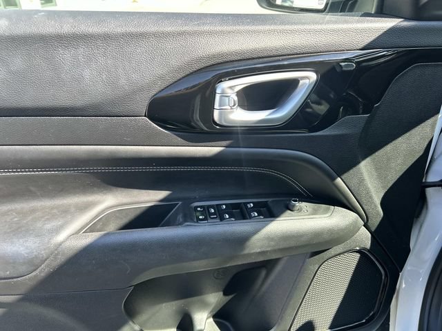 Used 2023 Jeep Compass Latitude AWD/4WD image 13