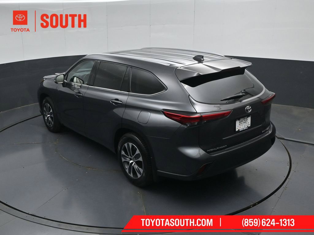 Used 2022 Toyota Highlander XLE AWD/4WD image 54