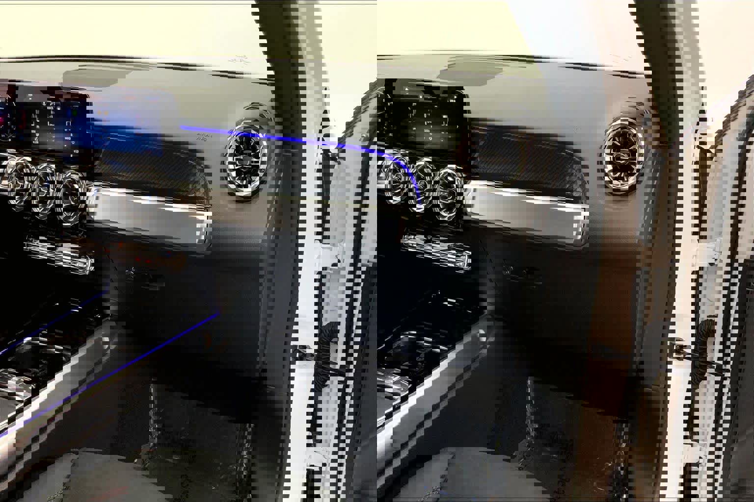 Used 2025 Mercedes-Benz GLB 250 image 28