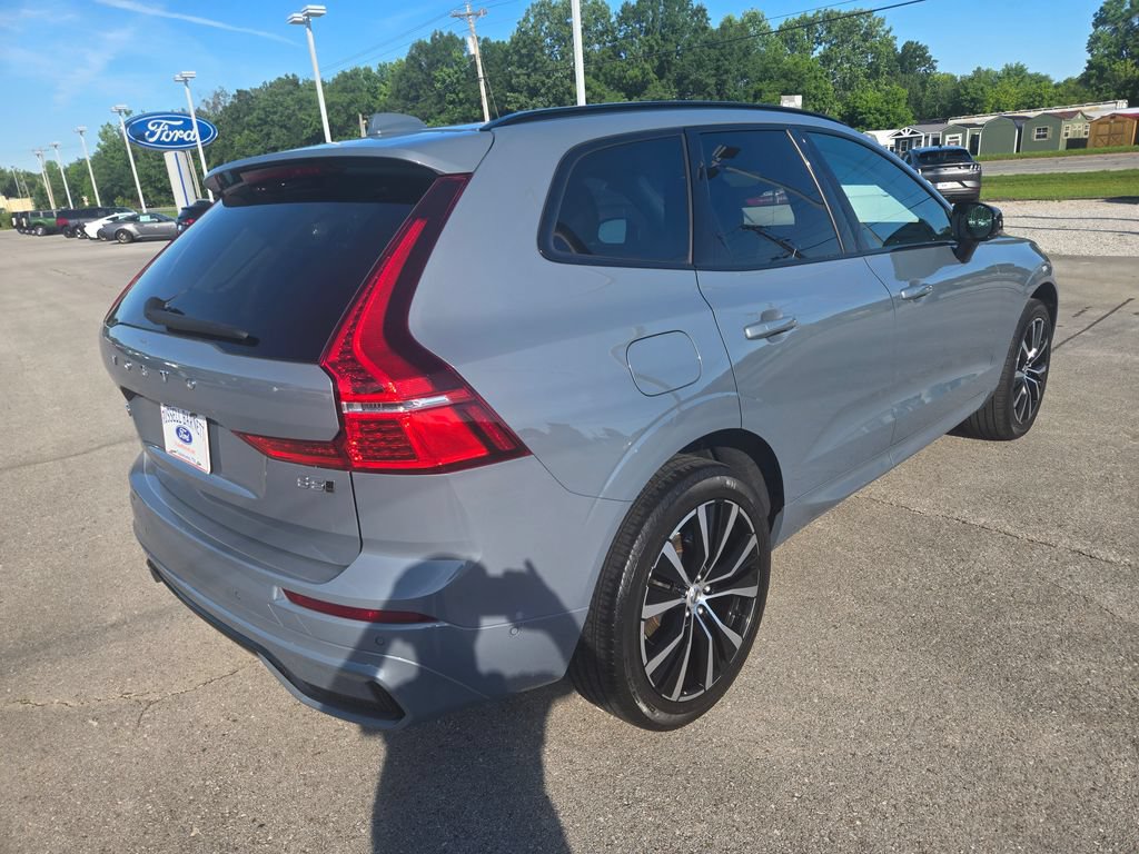 Used 2024 Volvo XC60 B5 Plus AWD/4WD image 4