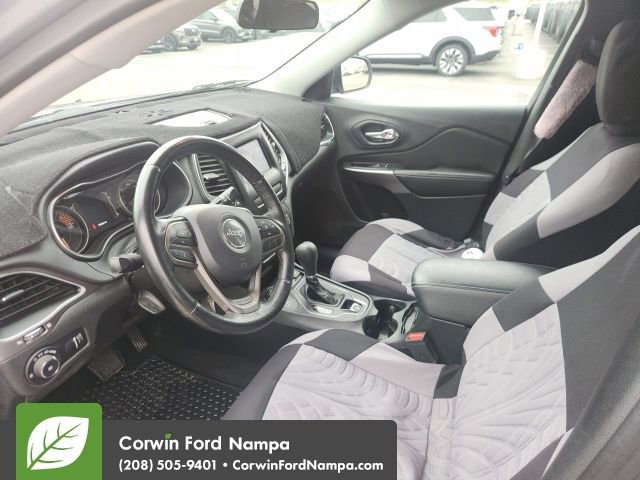 Used 2019 Jeep Cherokee Latitude w/ Cold Weather Group image 11