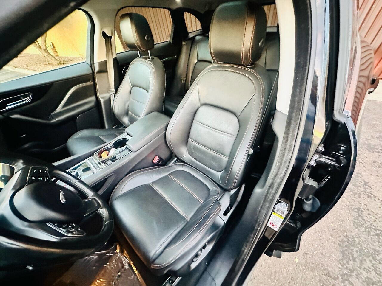 Used 2017 Jaguar F-PACE Prestige image 16