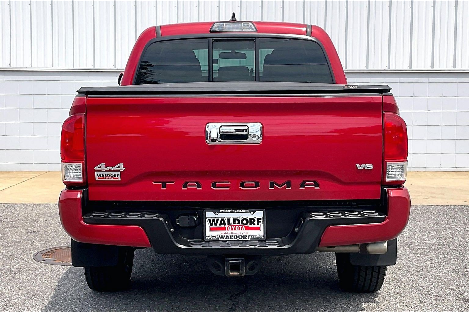 Used 2017 Toyota Tacoma SR w/ Tow Package AWD/4WD image 5