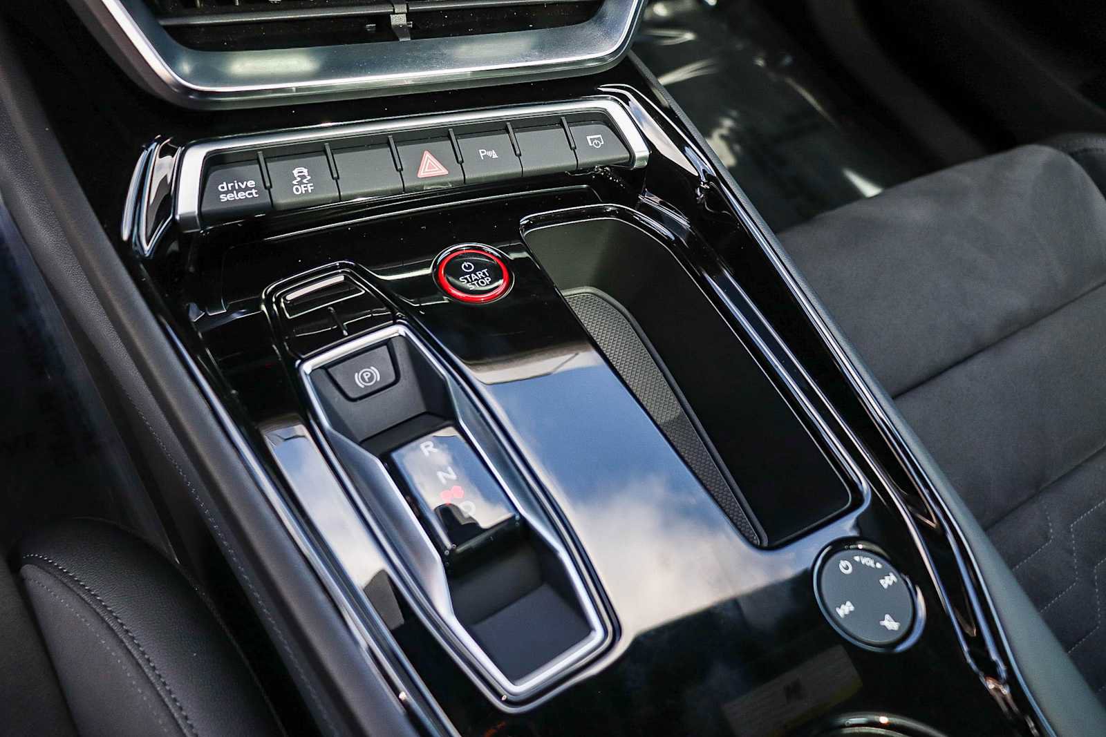 Used 2022 Audi e-tron GT Premium Plus image 25