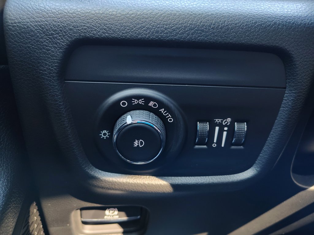 New 2025 Jeep Grand Cherokee Limited w/ Luxury Tech Group II RWD image 15
