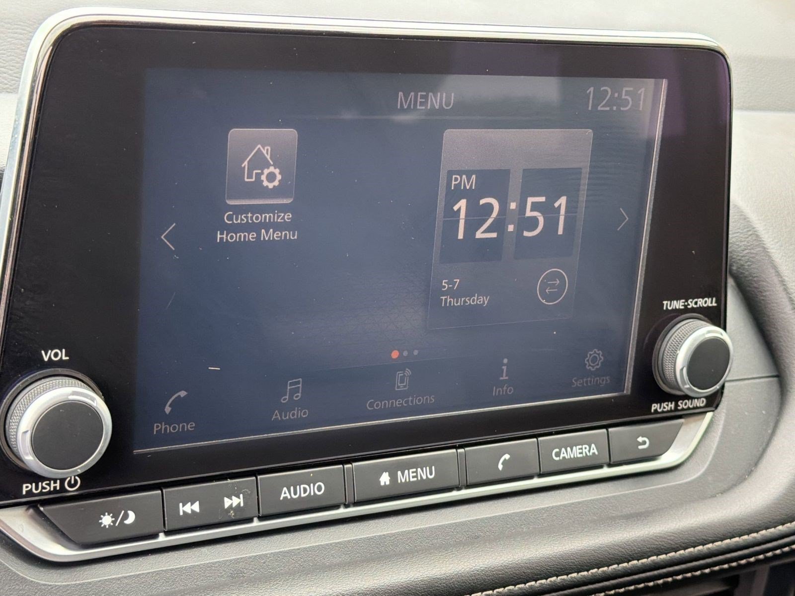 Used 2025 Nissan Rogue SV FWD image 24