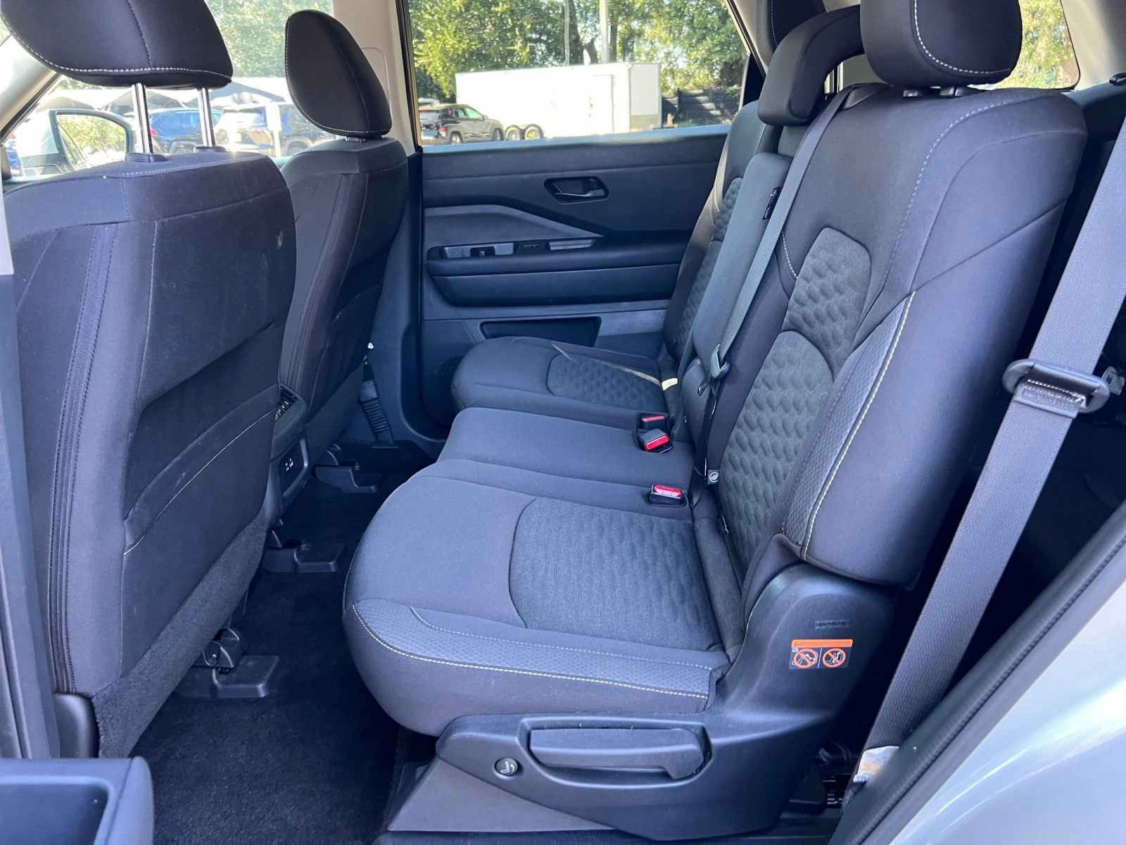 Used 2025 Nissan Pathfinder SV image 33