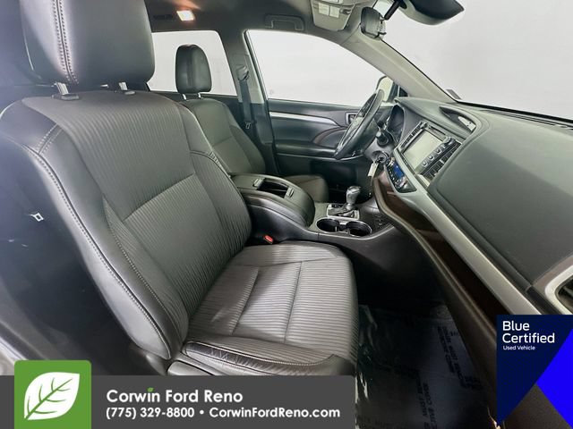 Used 2018 Toyota Highlander Plus w/ Preferred Accessory Package AWD/4WD image 29