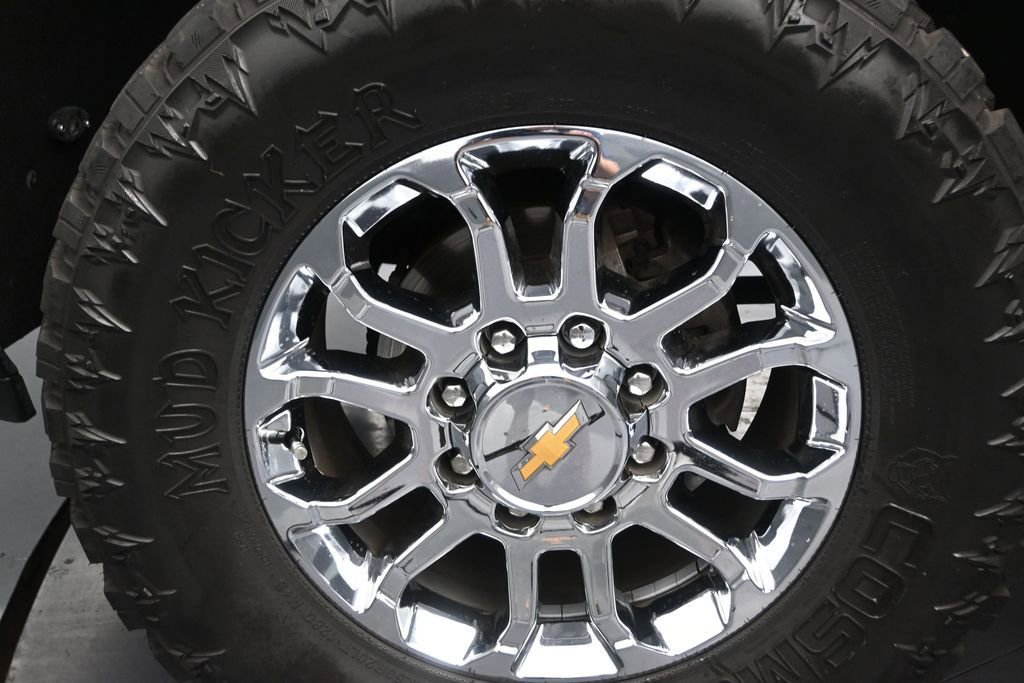 Used 2024 Chevrolet Silverado 2500 LTZ w/ LTZ Premium Package AWD/4WD image 16