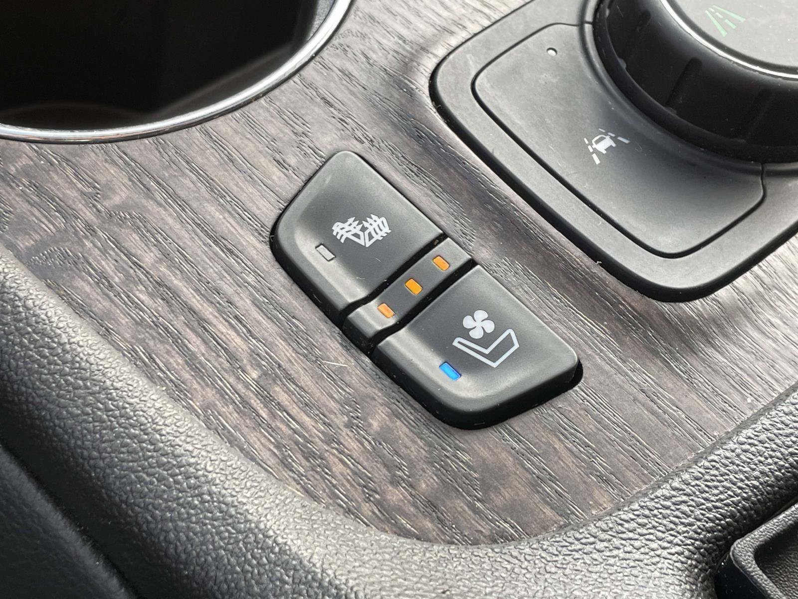 Used 2023 GMC Acadia Denali w/ Denali Technology Package FWD image 29
