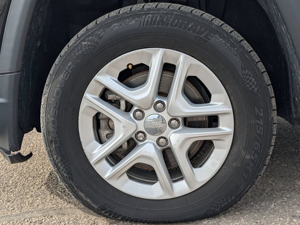Used 2018 Jeep Compass Sport w/ Cold Weather Group AWD/4WD image 15