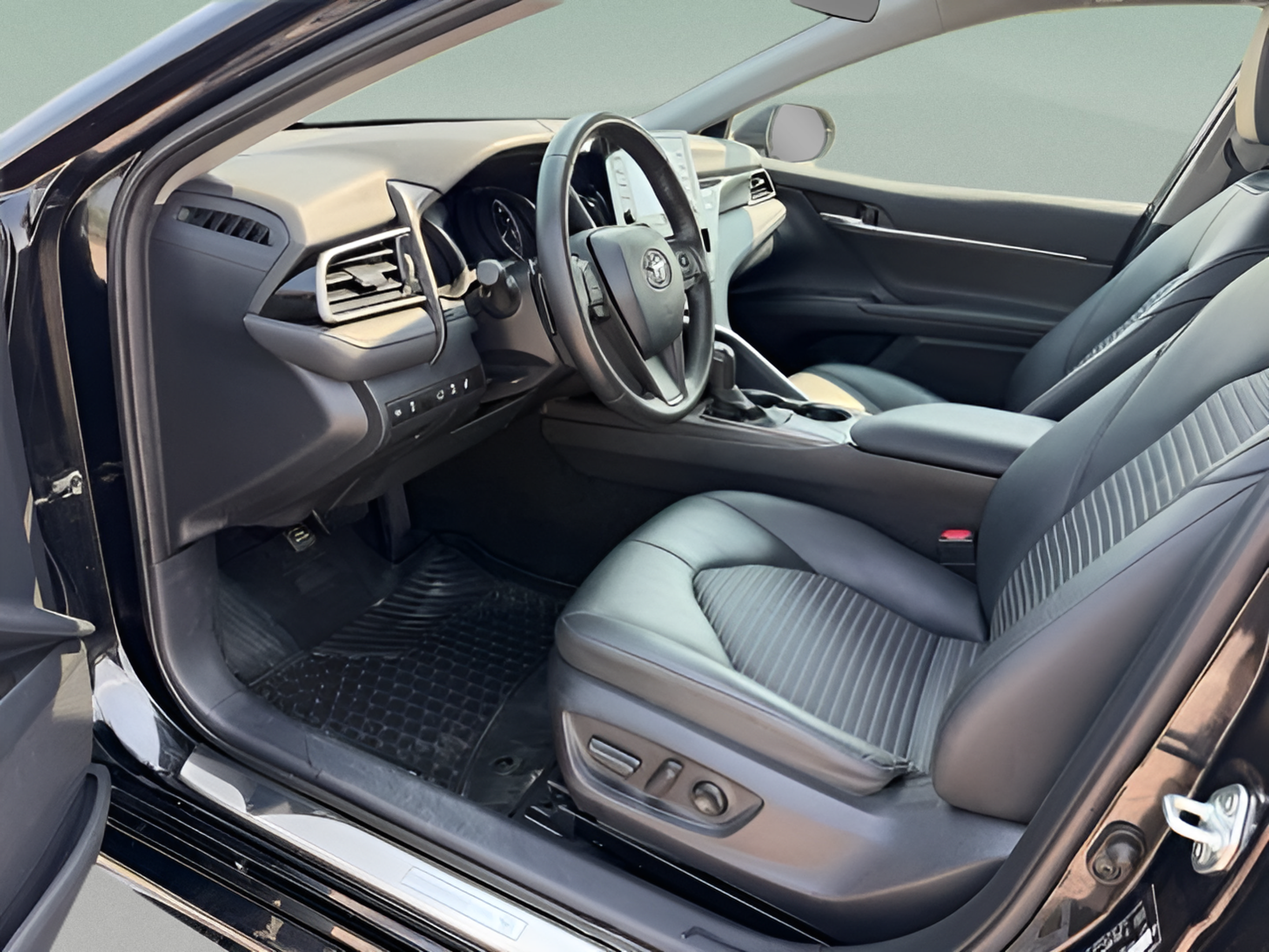 Used 2024 Toyota Camry SE FWD image 9