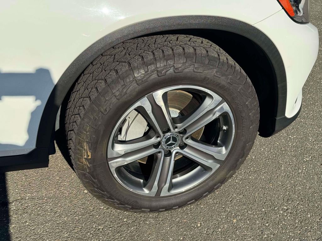 Used 2019 Mercedes-Benz GLC 300 image 9