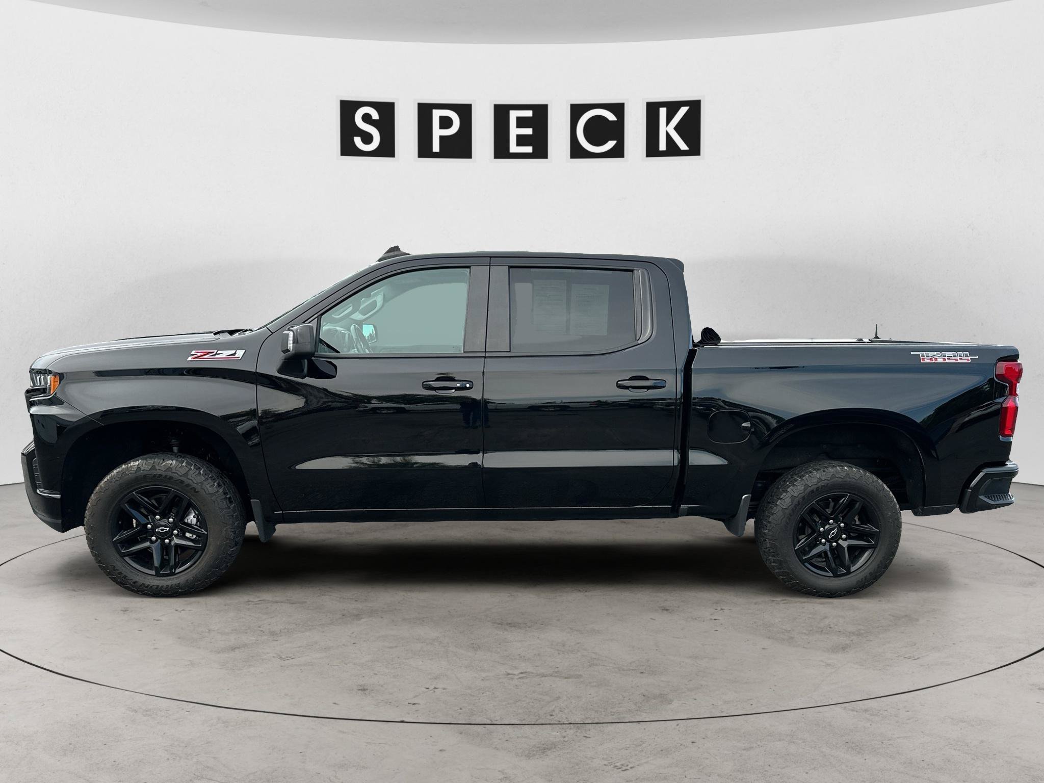 Used 2020 Chevrolet Silverado 1500 LT Trail Boss w/ Midnight Edition AWD/4WD image 2
