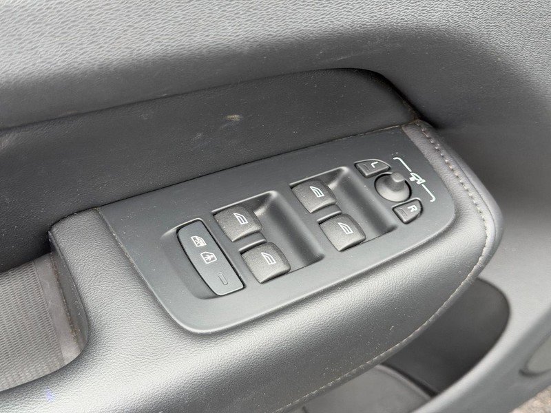 Certified 2025 Volvo XC60 B5 Plus AWD/4WD image 16