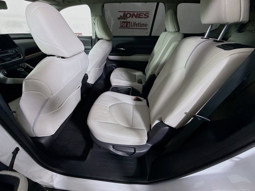 Used 2024 Toyota Grand Highlander AWD image 28