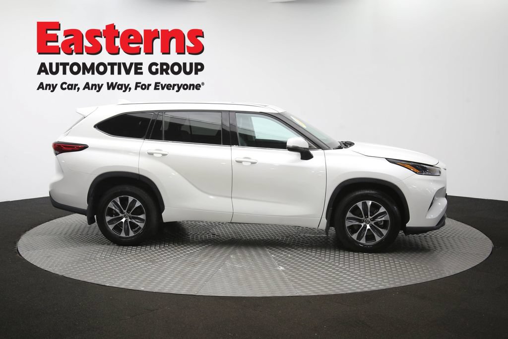 Used 2021 Toyota Highlander XLE AWD/4WD image 47