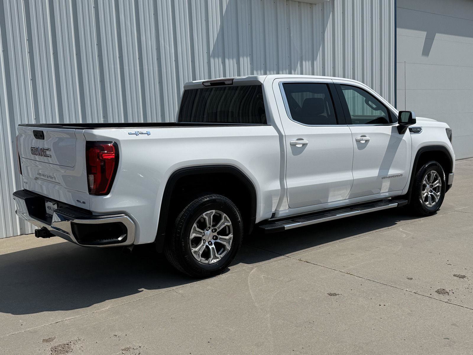 Used 2022 GMC Sierra 1500 SLE AWD/4WD image 5