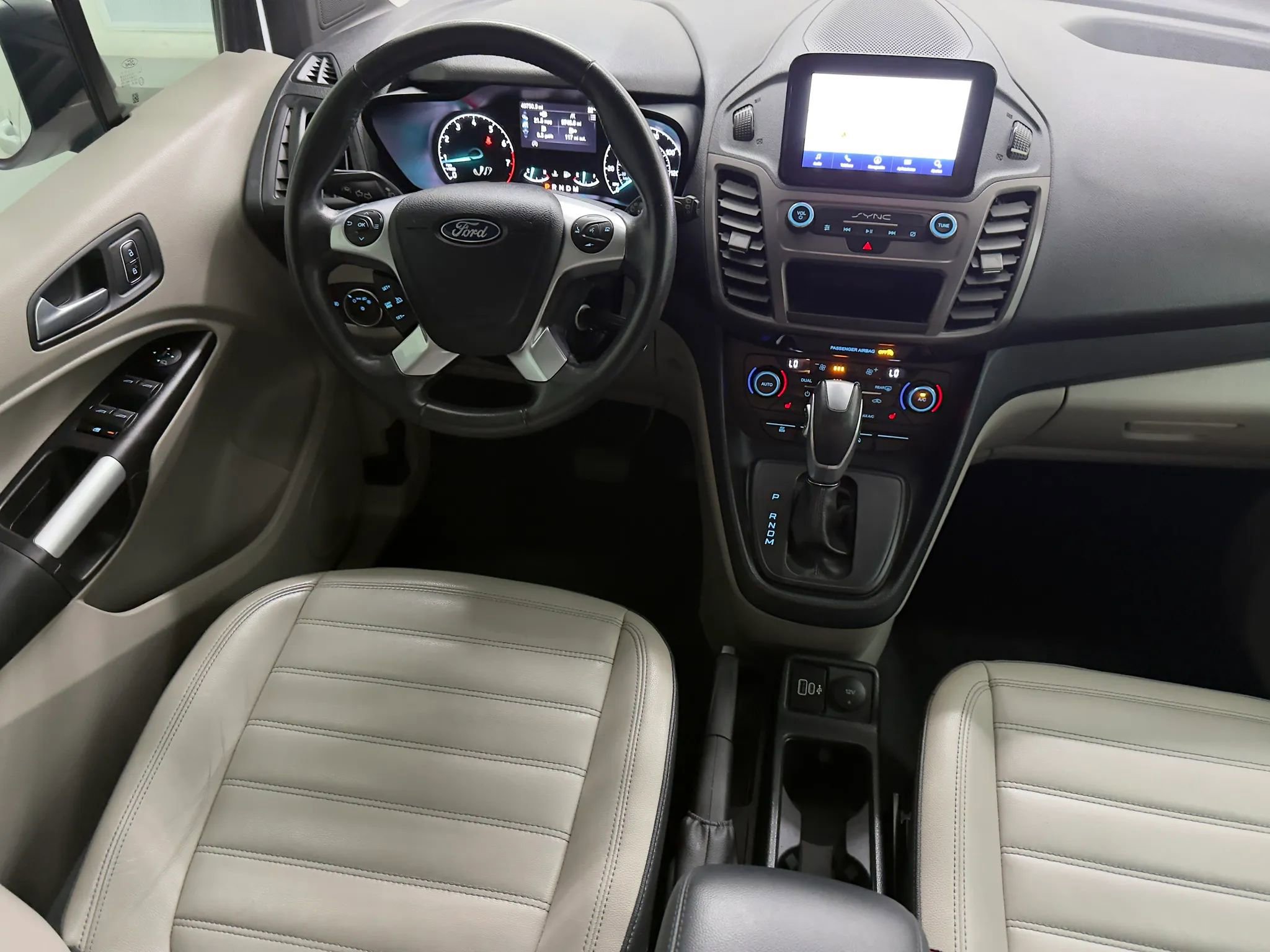 Used 2023 Ford Transit Connect XLT image 28