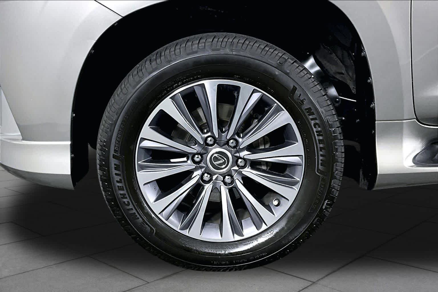 Used 2022 Lexus GX 460 Luxury w/ Accessory Package AWD/4WD image 10
