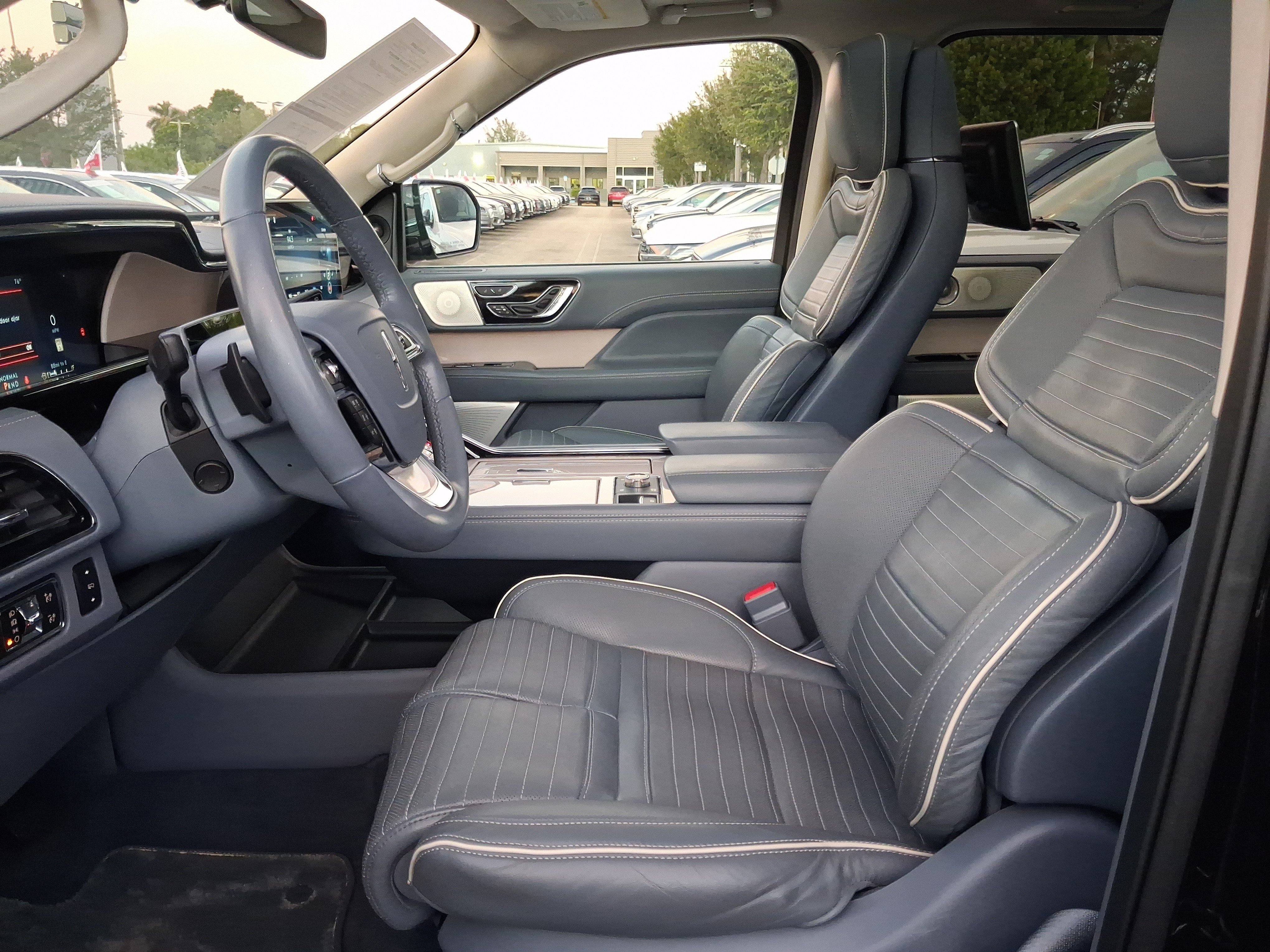 Certified 2022 Lincoln Navigator L Black Label AWD/4WD image 10