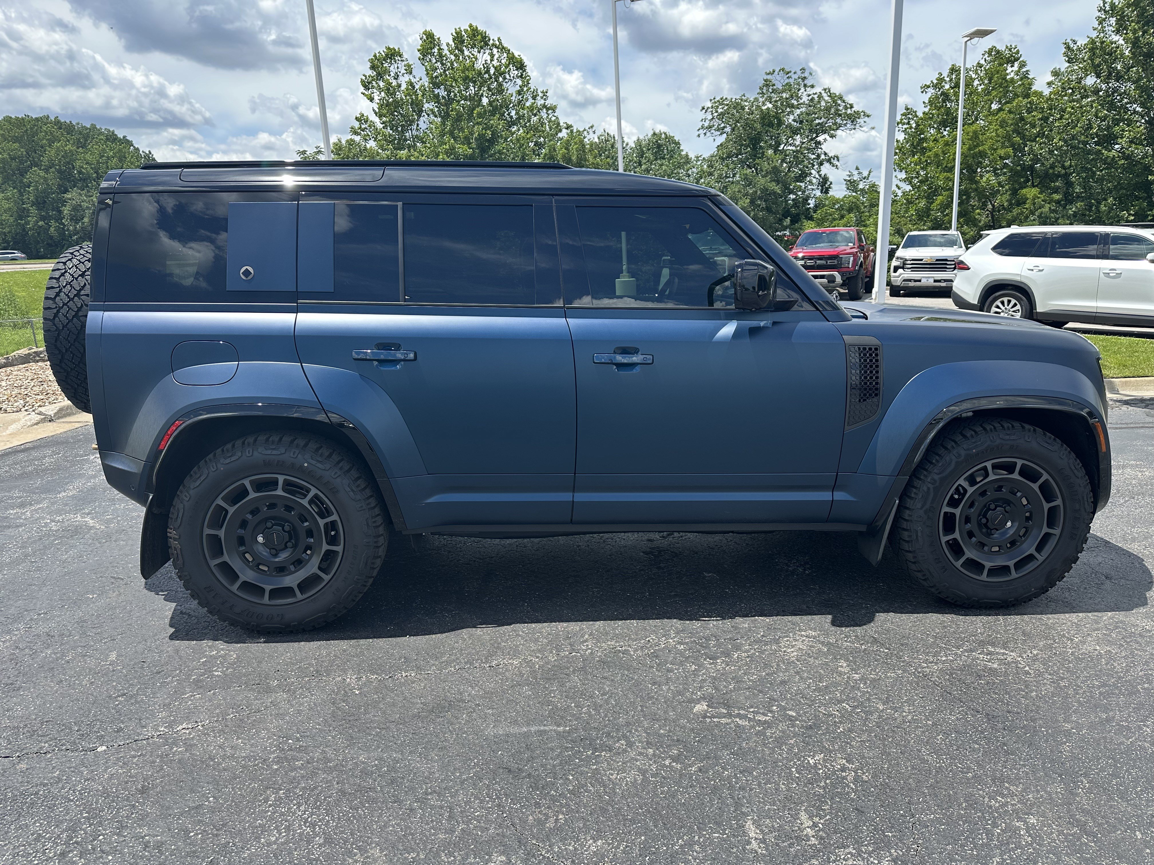 Used 2026 Land Rover Defender 110 OCTA AWD/4WD image 10