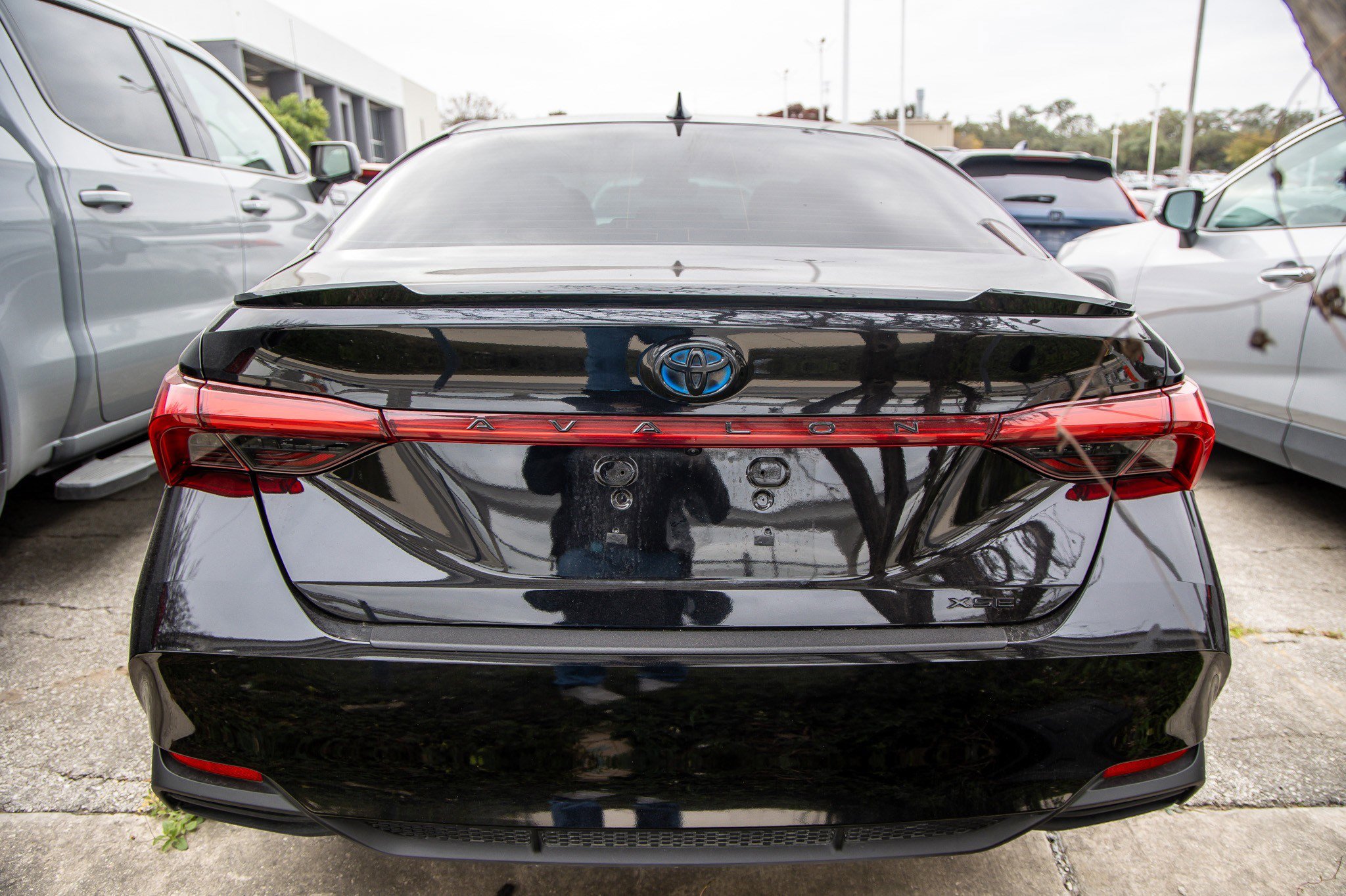 Used 2022 Toyota Avalon XSE image 9