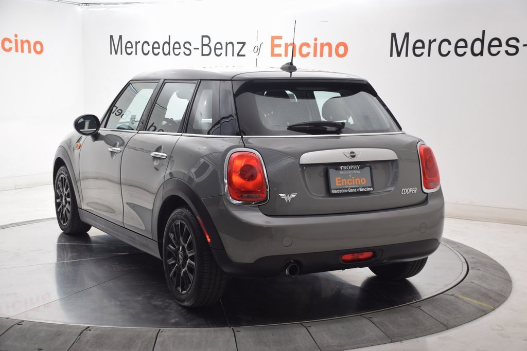 Used 2015 MINI Cooper 4-Door Hardtop image 4