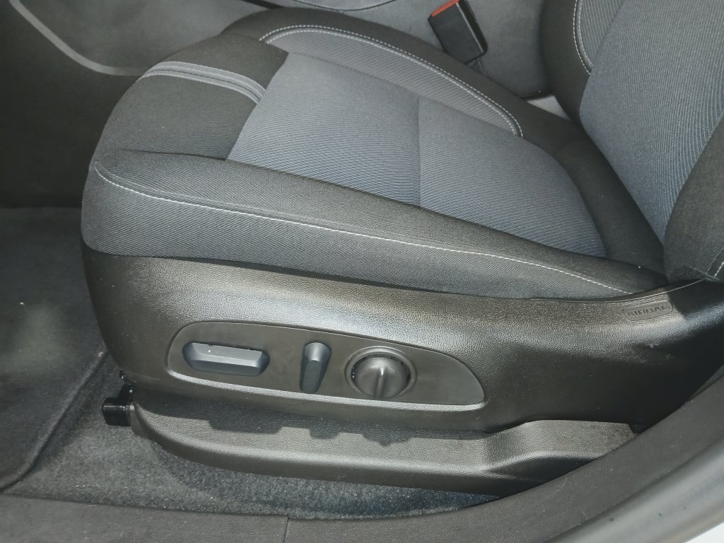 Used 2025 Chevrolet Blazer LT FWD image 16