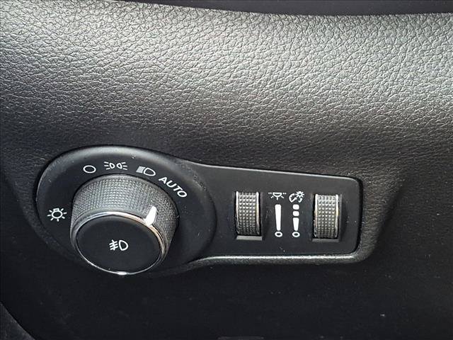 Used 2022 Jeep Compass Latitude w/ Sun and Sound Group AWD/4WD image 11