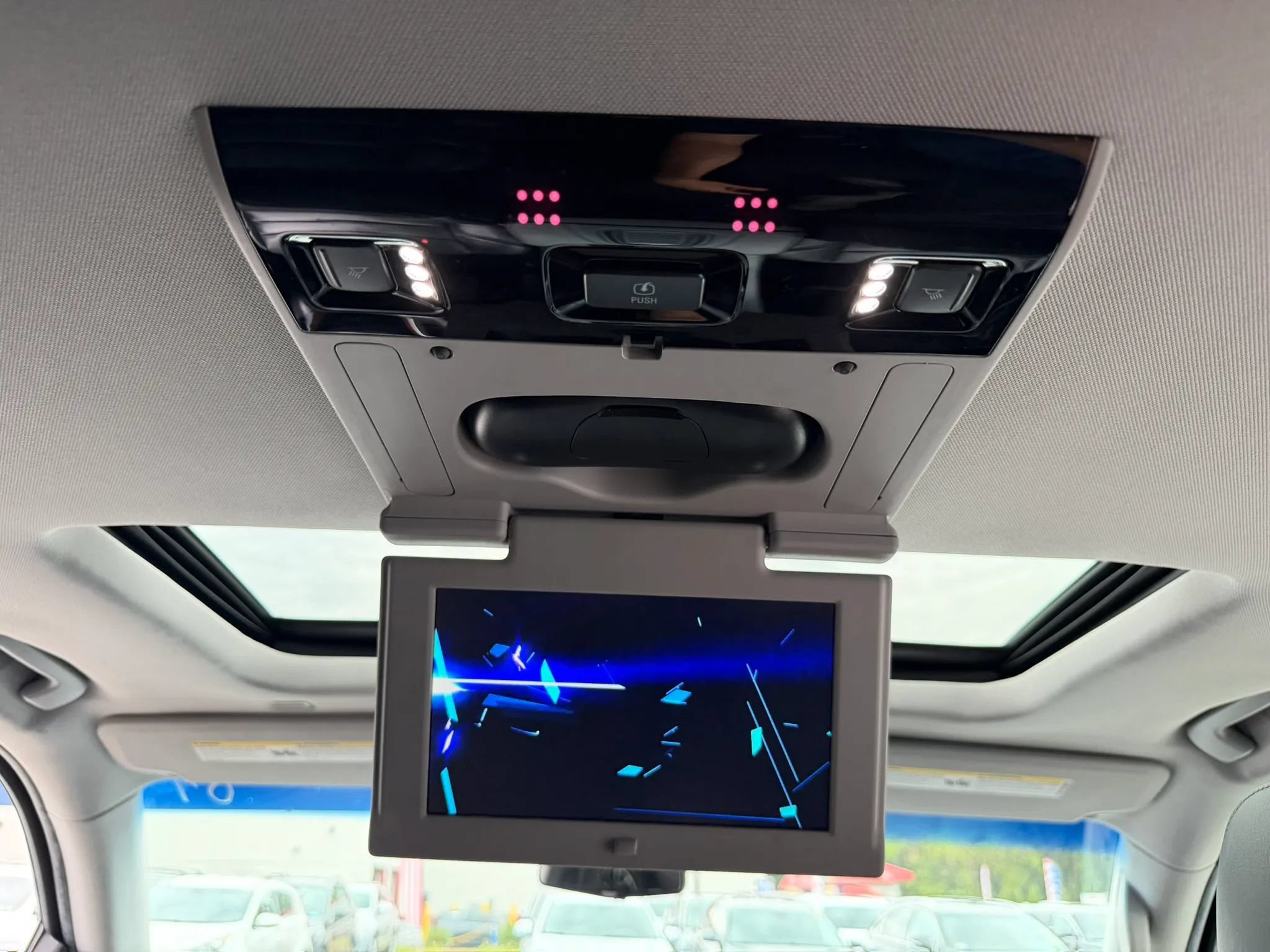 Used 2018 Cadillac Escalade Luxury AWD/4WD image 25