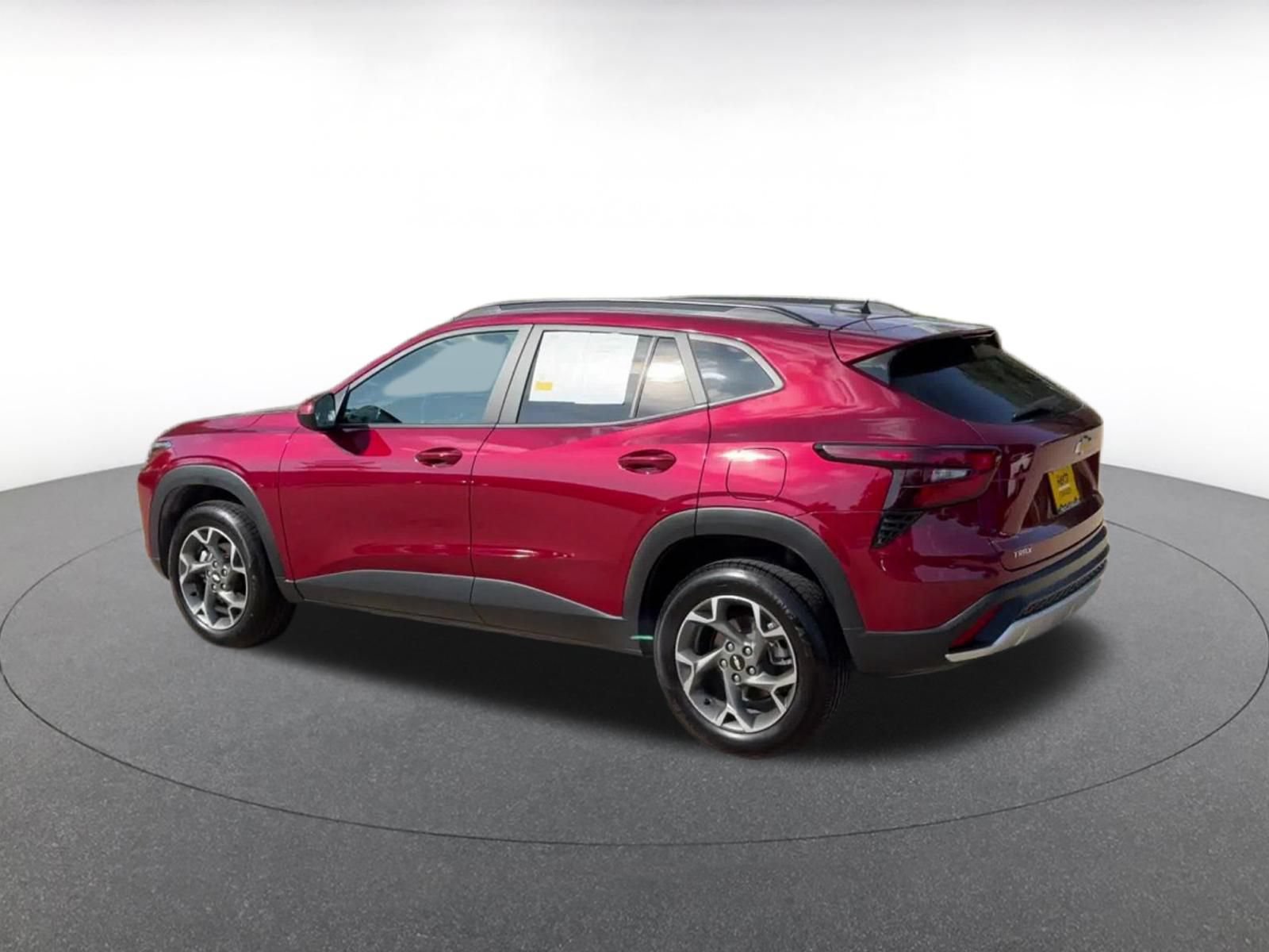 Used 2025 Chevrolet Trax LT w/ LT Convenience Package FWD image 10