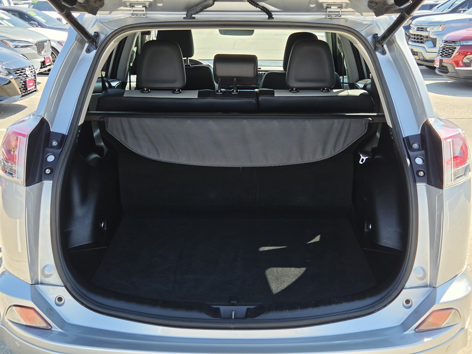Used 2018 Toyota RAV4 Platinum FWD image 18